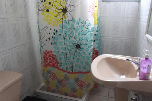 Ein Badezimmer in der Unterkunft Hostal Capricho de Carlitos