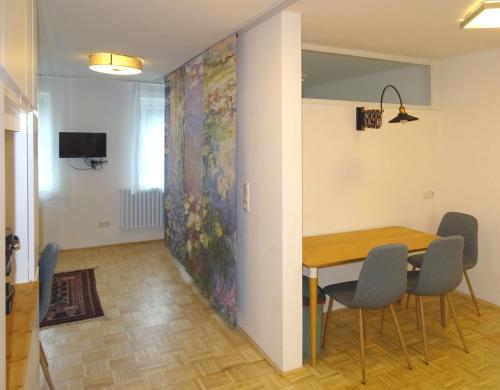 TV a/nebo společenská místnost v ubytování Edith`s Apartment