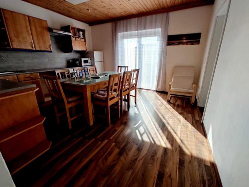 Kuchyň nebo kuchyňský kout v ubytování Sigi Apartment