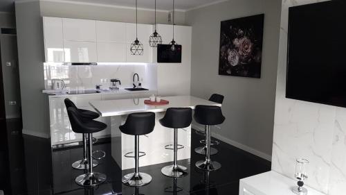 Apartament HAPPY 11 - BASEN & KORT TENISOWY, OCHRONA 24h - 3 sypialnie, dla maksymalnie 8 osób