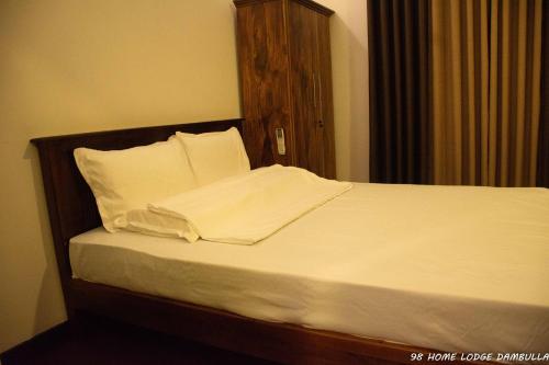 Postel nebo postele na pokoji v ubytování 98 Home Lodge Dambulla
