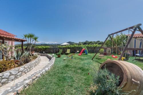 Gallery image of Christine House Platanias in Vrísai