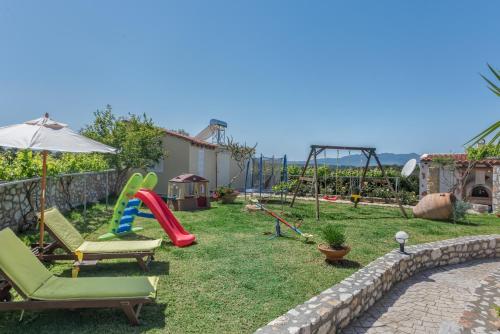 Gallery image of Christine House Platanias in Vrísai