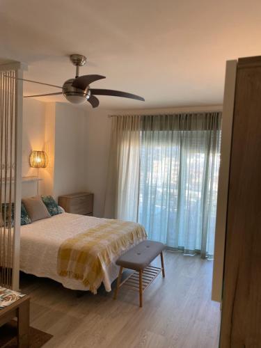Postel nebo postele na pokoji v ubytování Apartamento totalmente reformado con piscina y jardines al lado de la playa de la Carihuela