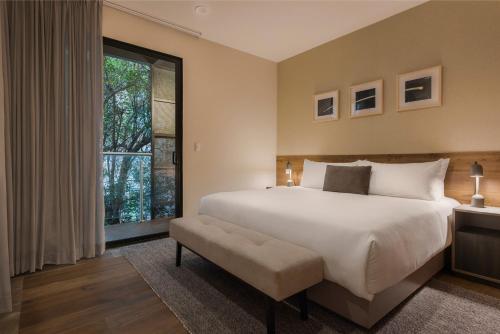 Säng eller sängar i ett rum på Leonora Luxury Plus by Viadora