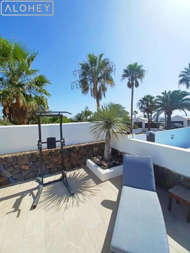 VILLA MAGICA 7 MINUTES WALK TO CENTER WITH POOL AND A/C