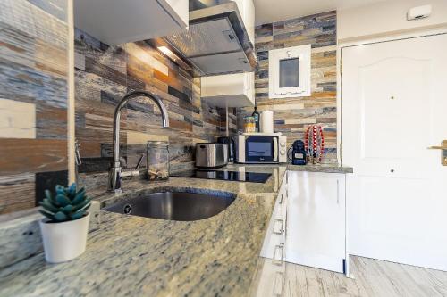 Sun Coast Benalmádena -- Superb studio near the beach with breakfast photo 18