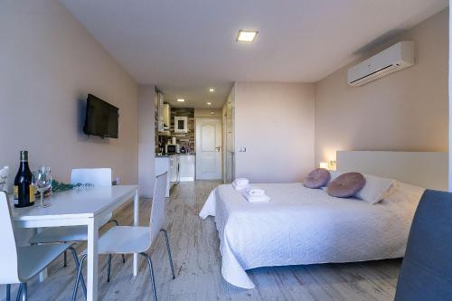Sun Coast Benalmádena -- Superb studio near the beach with breakfast photo 7