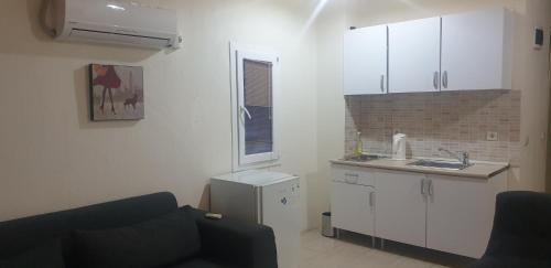 Virtuvė arba virtuvėlė apgyvendinimo įstaigoje Aydeniz Apart Hotel