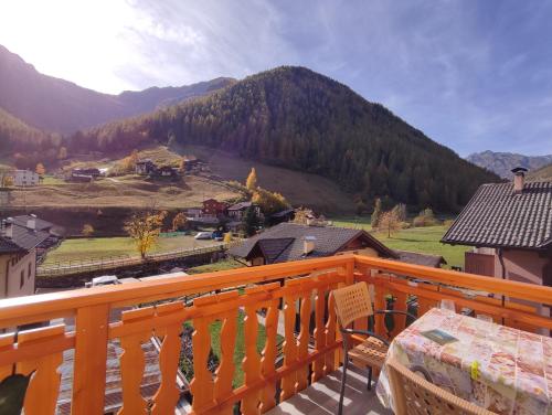 a balcony with a view of a mountain at Casa vacanze Heidi e Peter Val di Rabbi in Rabbi