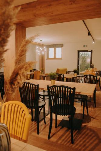a dining room with a table and chairs at Rajskie Uroczysko Apartamenty Jacuzzi Sauna in Rajskie Sakowczyk