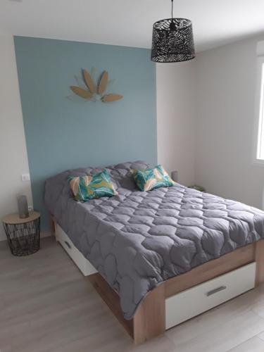 a bedroom with a large bed in a room at L'Instant Présent, en Vendée, gite neuf , 3 etoiles, 15 minutes de l'océan in Saint-Julien-des-Landes