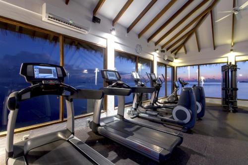 Fitness centrum a/nebo fitness zařízení v ubytování The Centara Collection, Machchafushi Island Resort & Spa Maldives - 30 percent discount on transfers for min 4 nights stay and more, valid for reservations between 11th Feb till 22 Dec 2025