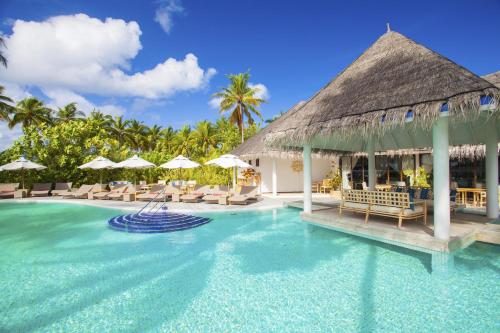 Bazén v ubytování The Centara Collection, Machchafushi Island Resort & Spa Maldives - 30 percent discount on transfers for min 4 nights stay and more, valid for reservations between 11th Feb till 22 Dec 2025 nebo v jeho okolí