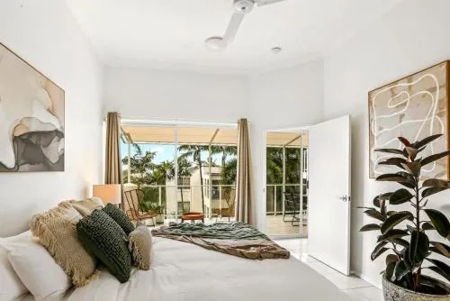 The Flirty Flamingo - Two bedroom seaside Condo picture