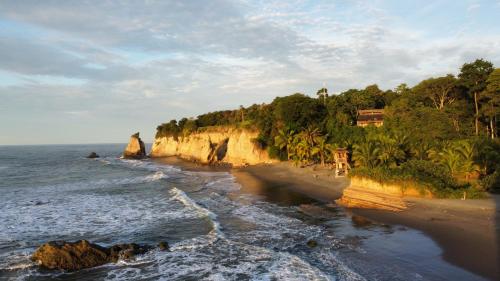 a view of a beach with the ocean at Hosteria Cumilinche in Same