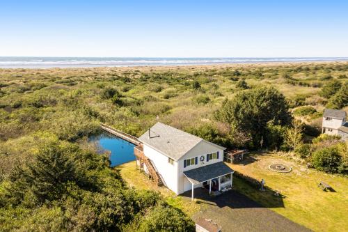 an aerial view of a house on the beach at Salty Kisses in Ocean Shores