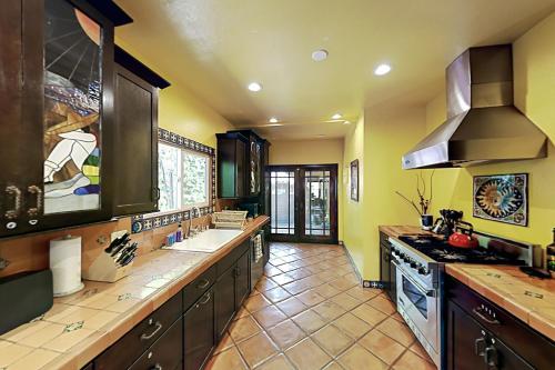 NoHo Spanish Villa – Photos 5