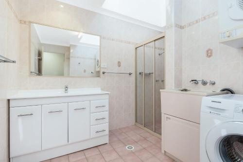 Koupelna v ubytování Talinga 5 - Location and views