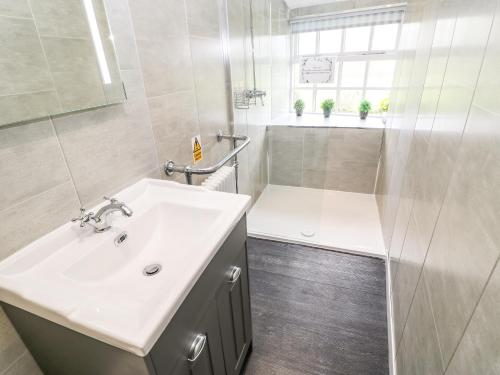 A bathroom at Bank Cottage