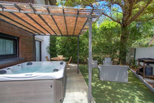 Le Grand Bleu - Jacuzzi - apt la Saline les Bains