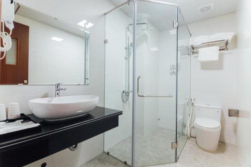 Phòng tắm tại Quỳnh Anh Hotel Hạ Long