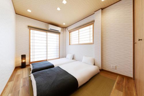 Shirakabanoyado - RYOGETSU, Private family house for 8, with parking, near USJ, Namba, Osaka castle! 白樺の宿 涼月