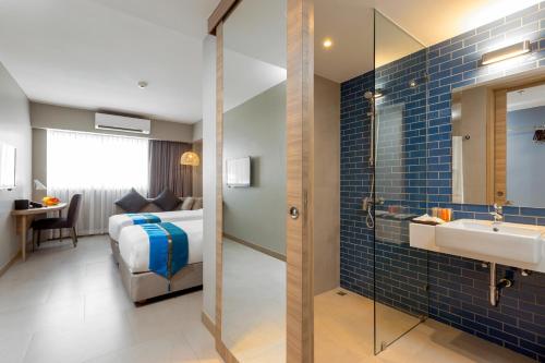 Koupelna v ubytování Journeyhub Phuket Patong