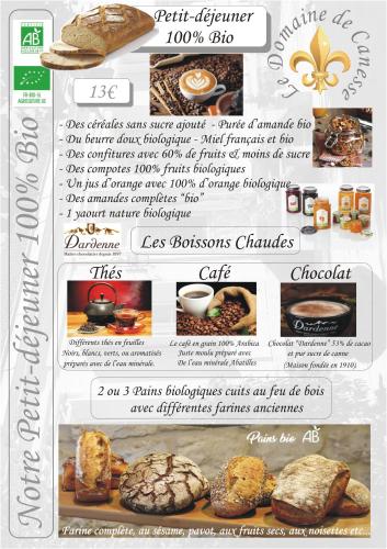 Un folleto de una panadería con diferentes tipos de pan. en Le Domaine de Canesse, en Saint-Ciers-de-Canesse