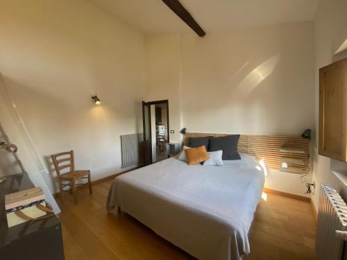 Giglio Apartment by Mamo Florence