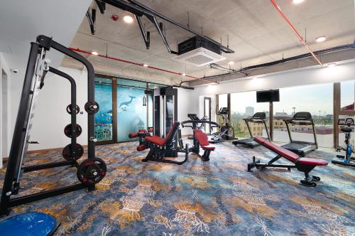 a gym with several treadmills and exercise bikes at Sala Grand Tuy Hoa Hotel in Tuy Hoa