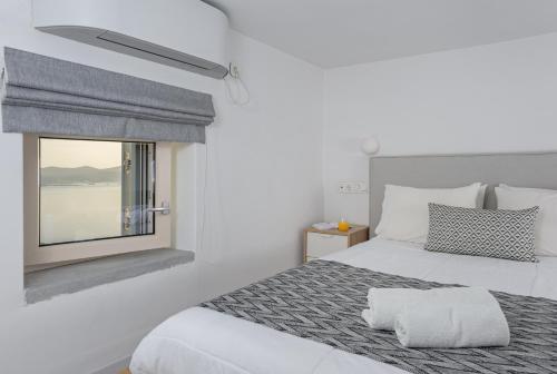 מיטה או מיטות בחדר ב-Akro Luxury Living