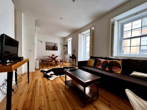 Bright And Sunny Apartment