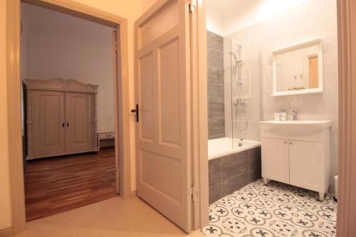 Gallery image of Charming 1BR apartment with bath in Quiet center of Riga in Rīga