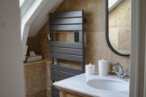 a bathroom with a sink and a mirror at Le Chatellier in Cancale