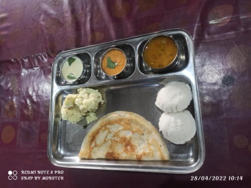 Jídlo v hotelu nebo okolí