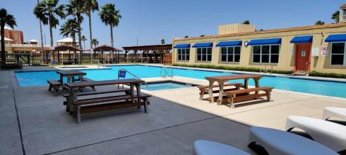 Beach Access Condo with Pool, Hot Tub Area & BBQ - Gulfview I - unit 213