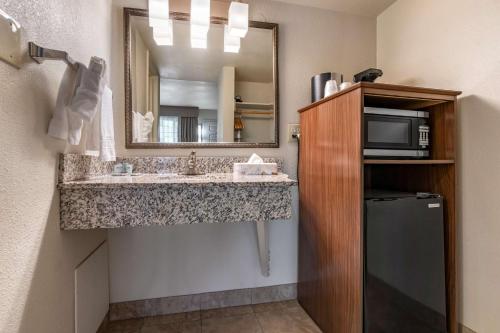 a bathroom with a sink and a microwave at Best Western Town House Lodge in Modesto