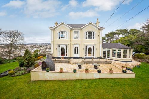 Κήπος έξω από το Stunning Apartment in Victorian Villa with Garden