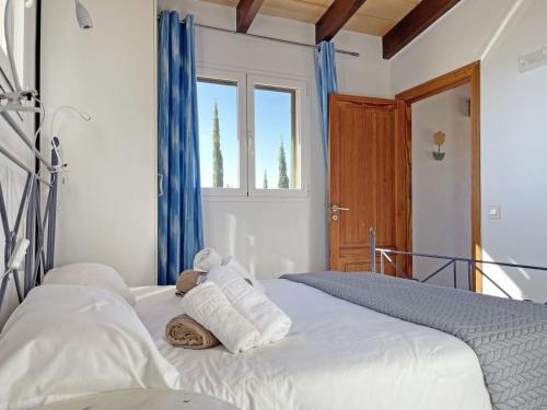 En eller flere senge i et værelse på Finca Caseta Des Pradi Biel