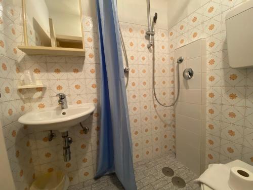 a bathroom with a sink and a shower at Hotel Nanni Garnì in Rimini