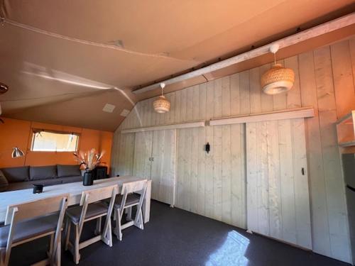 Gallery image of Luxe Safaritent Medley 5 persoons op Camping Rijsterbos in Rijs