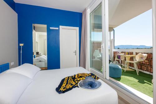 Tempat tidur dalam kamar di L'Alba Hotel