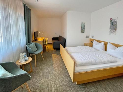 מיטה או מיטות בחדר ב-Hotel Lindenhof Hubmersberg