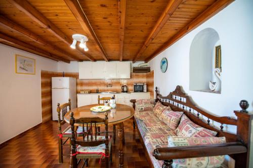 Hibiscus Rosa Mykonos Town Best Location