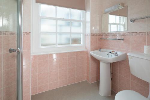 a bathroom with a sink and a mirror at Hotel Rex in Weymouth