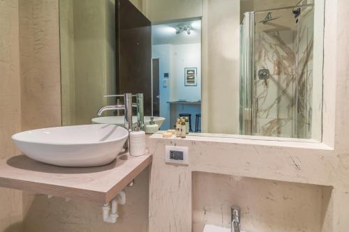 a bathroom with a large white bowl sink on a counter at MONOLOCALE CAMOGLI Rilassati in un posto bellissimo in Camogli