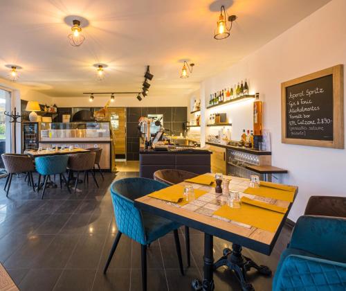 a restaurant with tables and chairs and a kitchen at EPL Luxury in Eplény