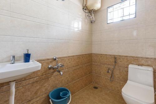 Et badeværelse på Pinnacle Serviced Apartments
