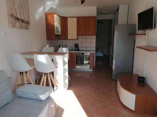 Kuchyň nebo kuchyňský kout v ubytování Apartman Adriana